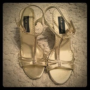 3/$15 sz6.5 Gold Club Zone heels w/ rhinestones